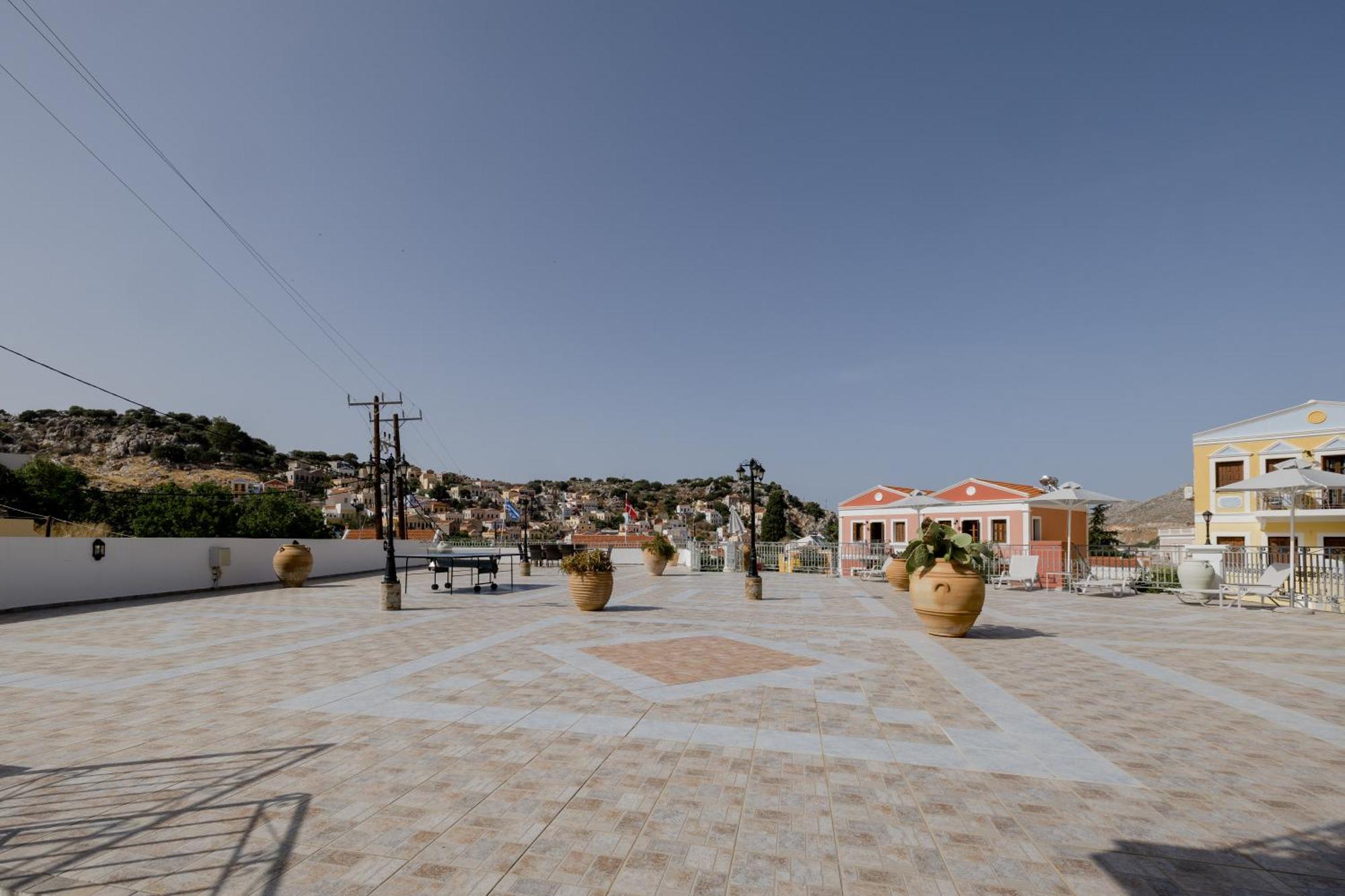 סימי Opera House Hotel מראה חיצוני תמונה