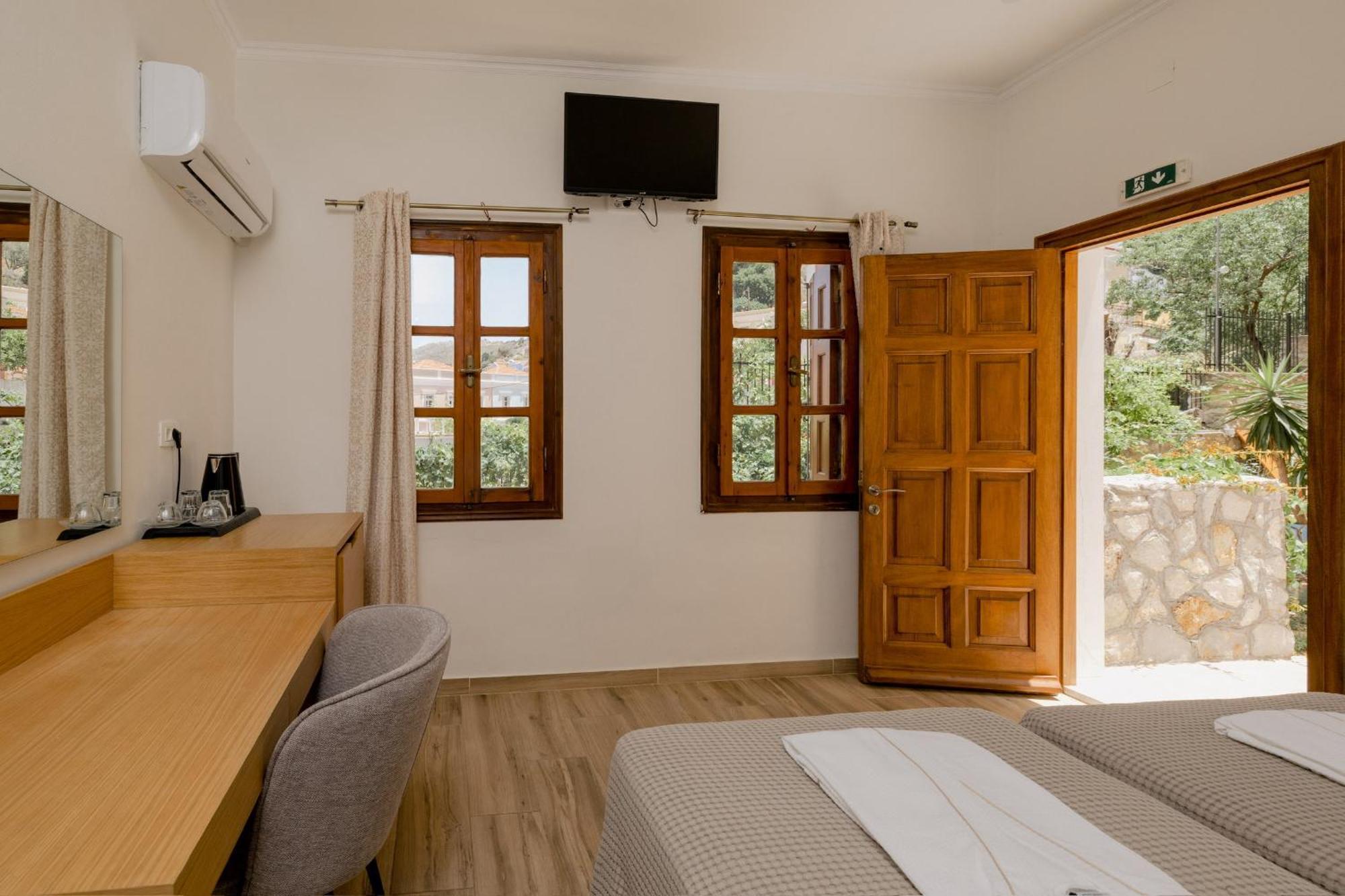סימי Opera House Hotel מראה חיצוני תמונה