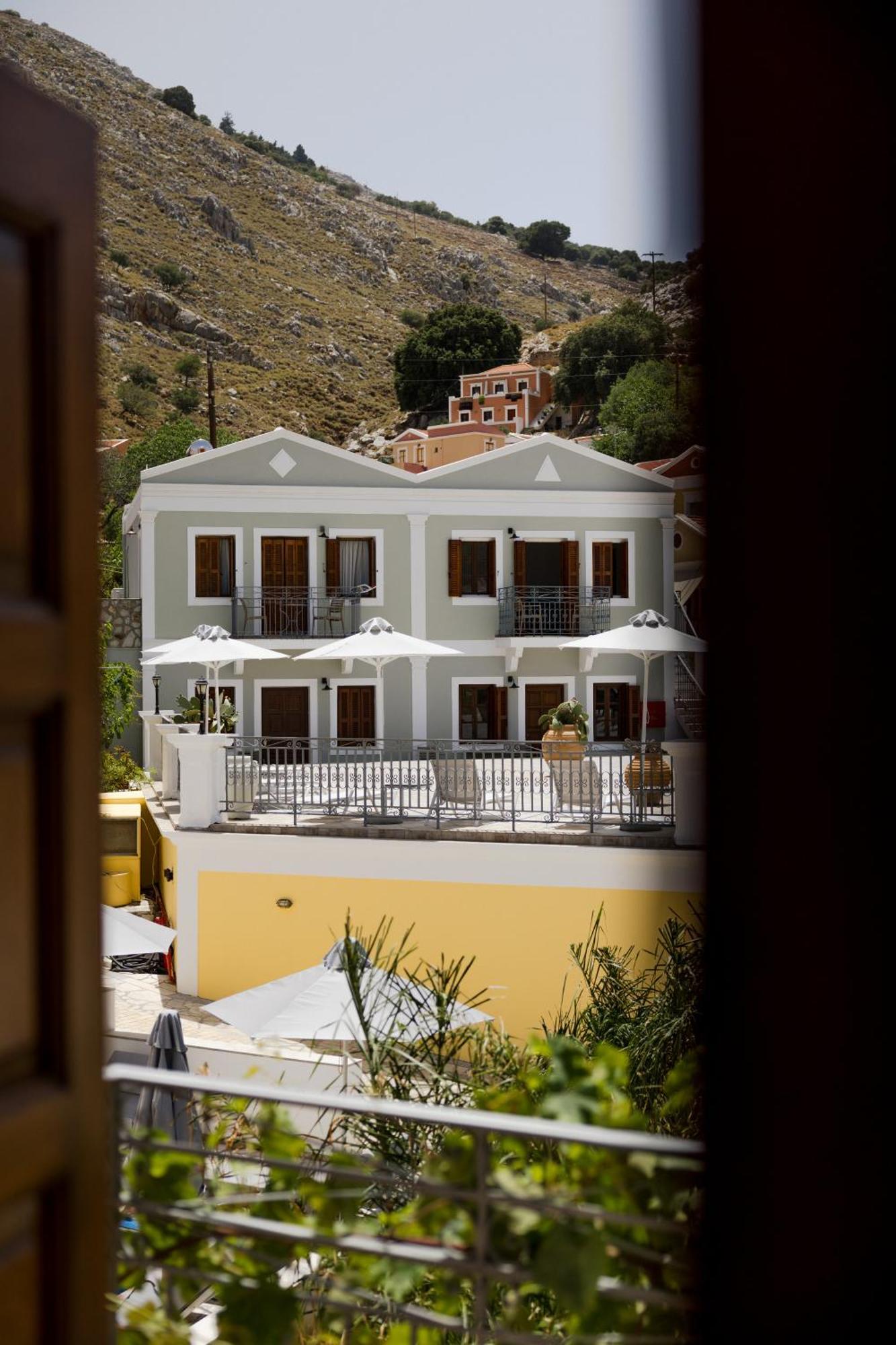סימי Opera House Hotel מראה חיצוני תמונה