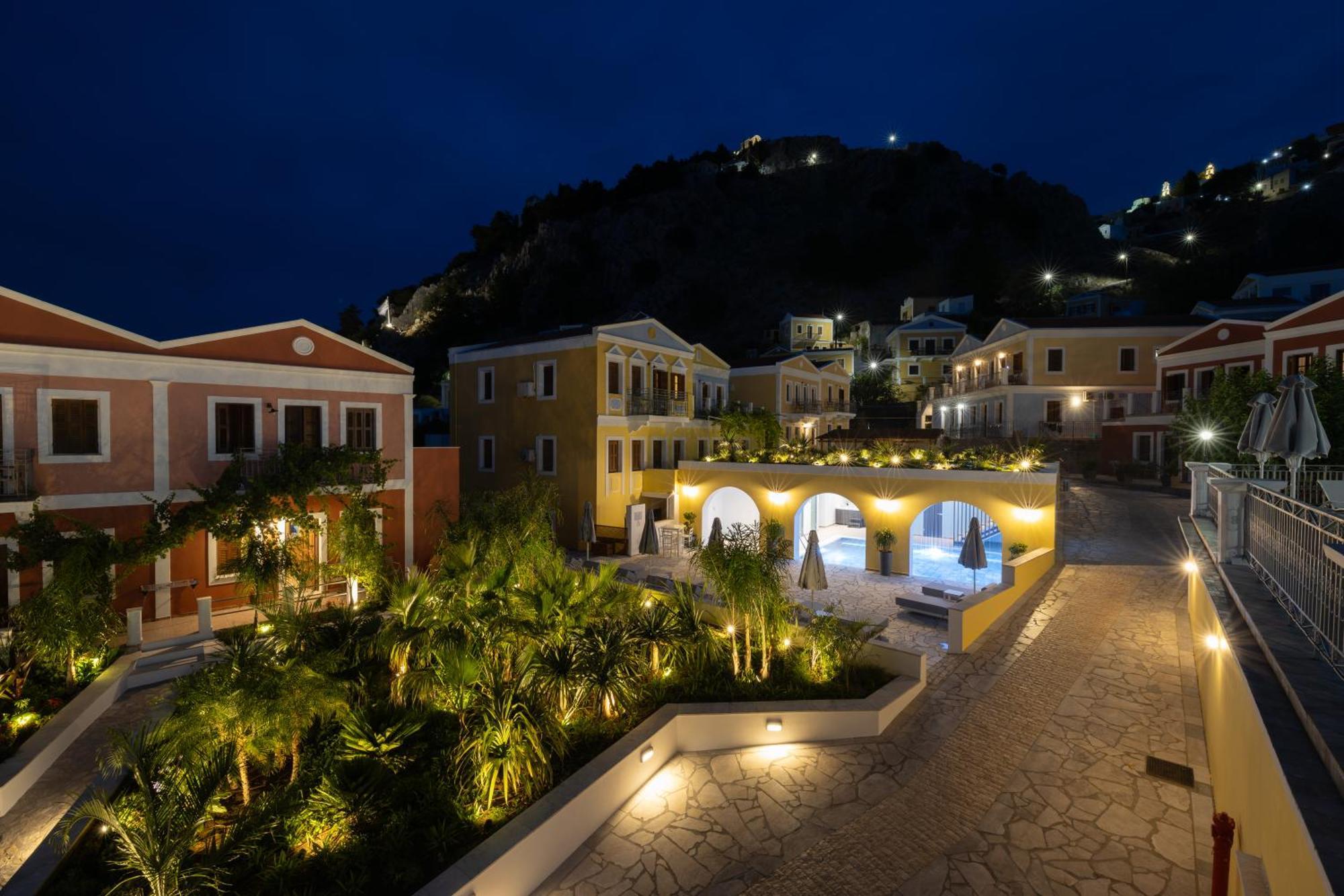 סימי Opera House Hotel מראה חיצוני תמונה