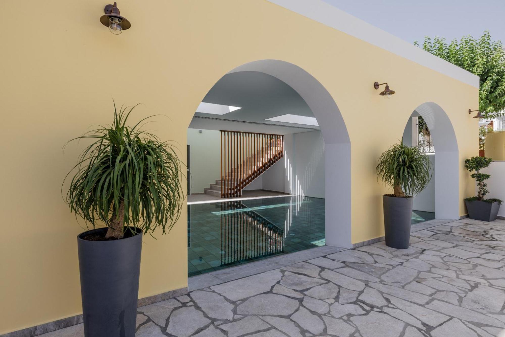 סימי Opera House Hotel מראה חיצוני תמונה