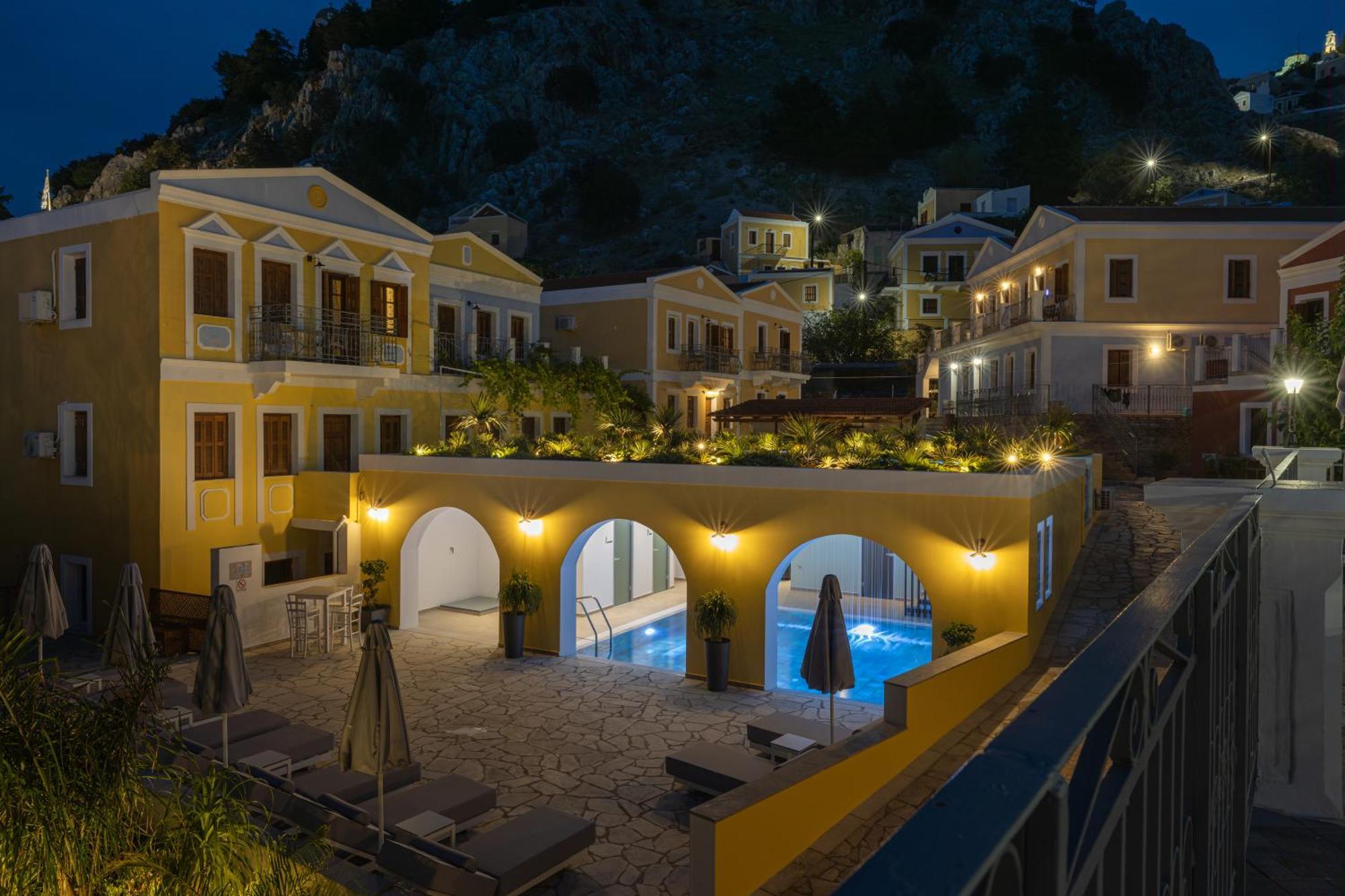 סימי Opera House Hotel מראה חיצוני תמונה