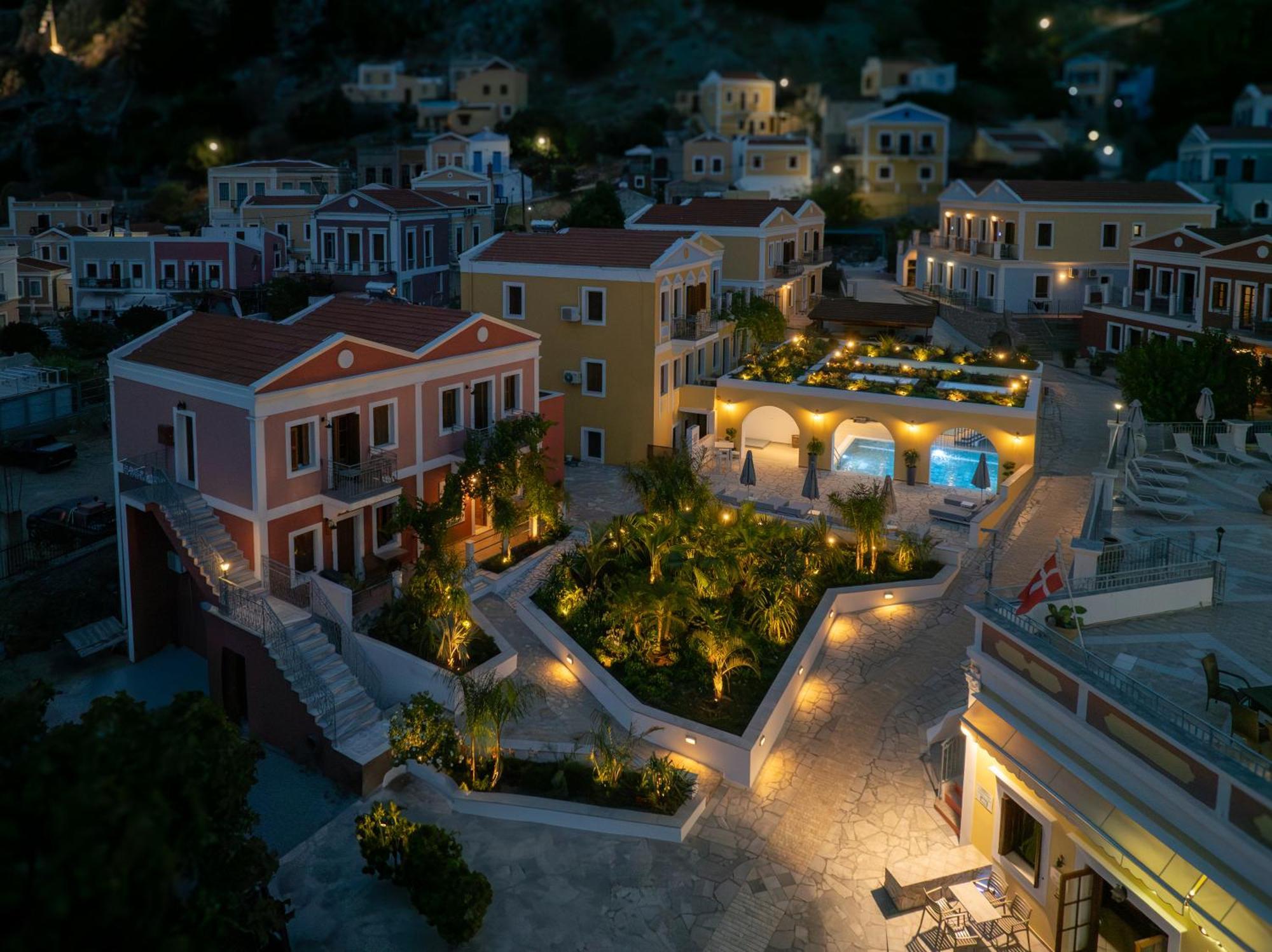 סימי Opera House Hotel מראה חיצוני תמונה