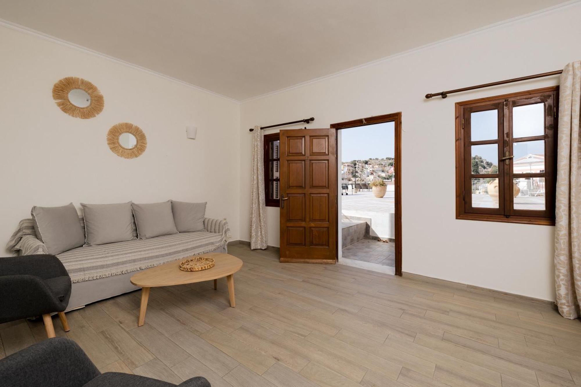 סימי Opera House Hotel מראה חיצוני תמונה