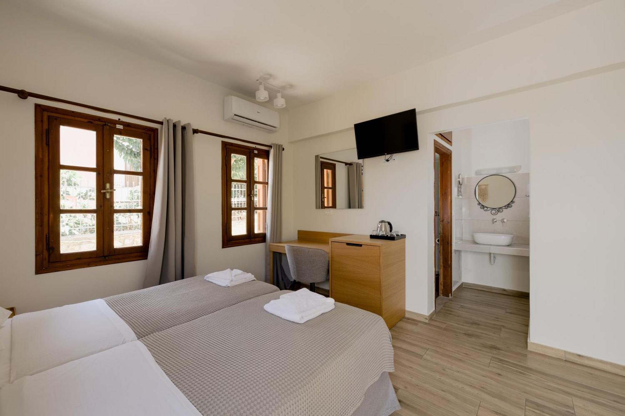 סימי Opera House Hotel מראה חיצוני תמונה